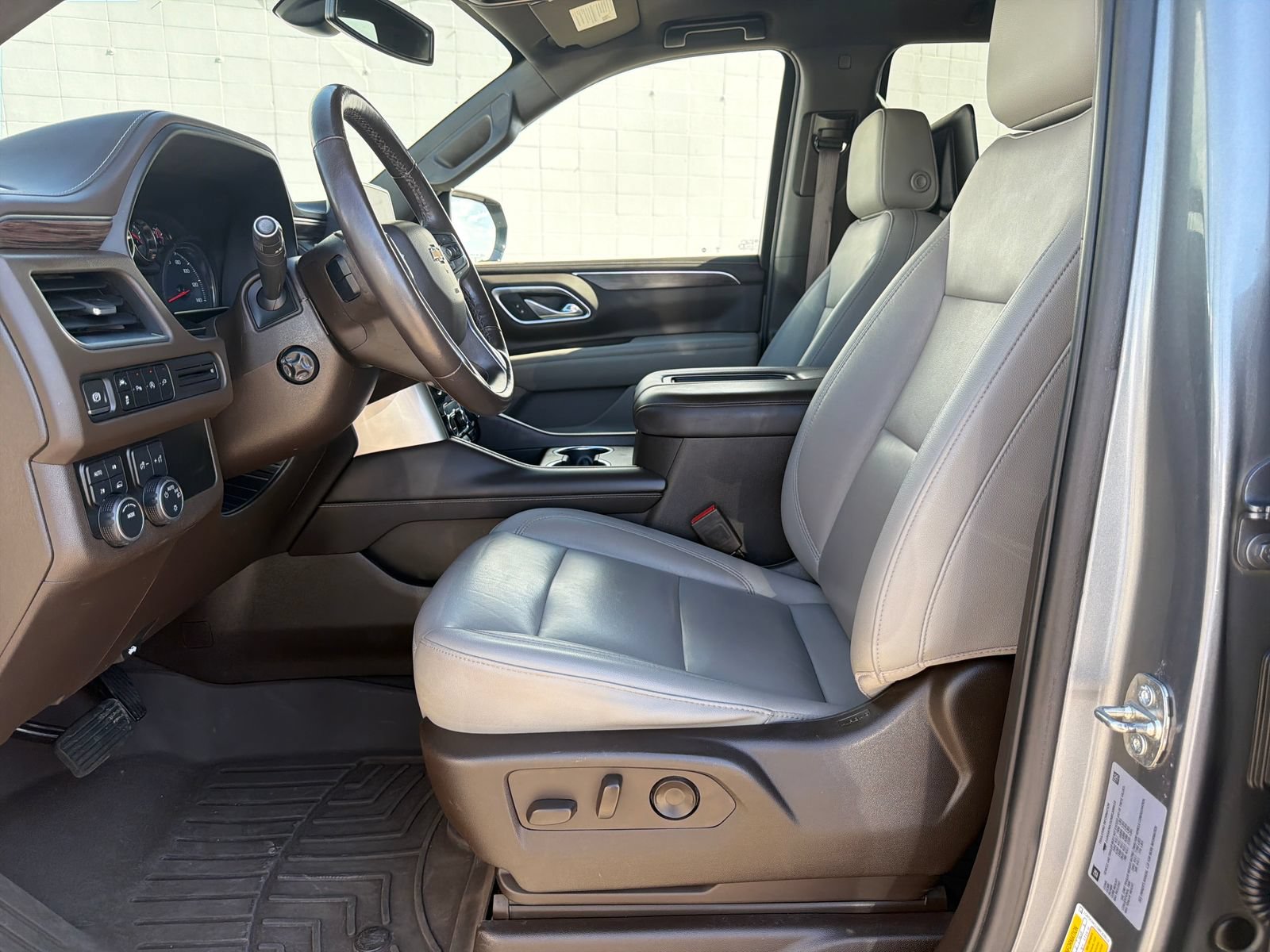 Used 2021 Chevrolet Tahoe LT w/ Luxury Package AWD/4WD image 15