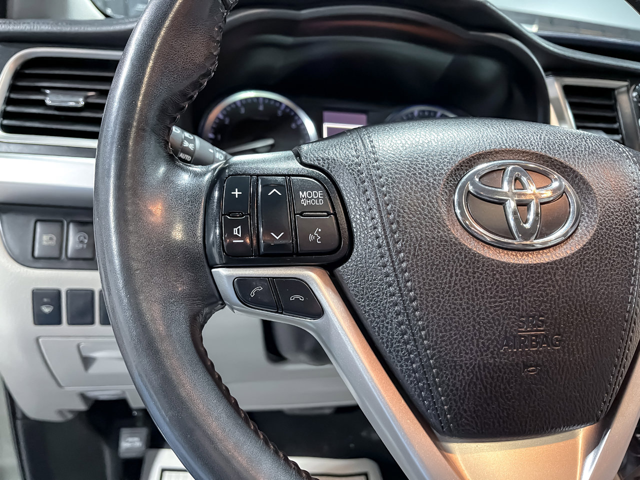 Used 2019 Toyota Highlander XLE image 21