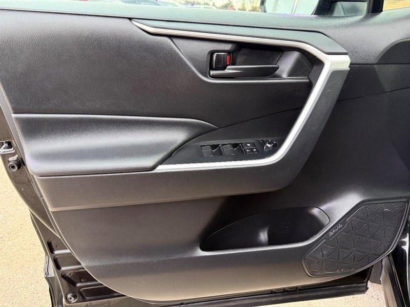 Used 2023 Toyota RAV4 LE image 19