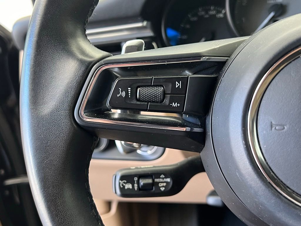 Certified 2023 Porsche Macan S AWD/4WD image 8