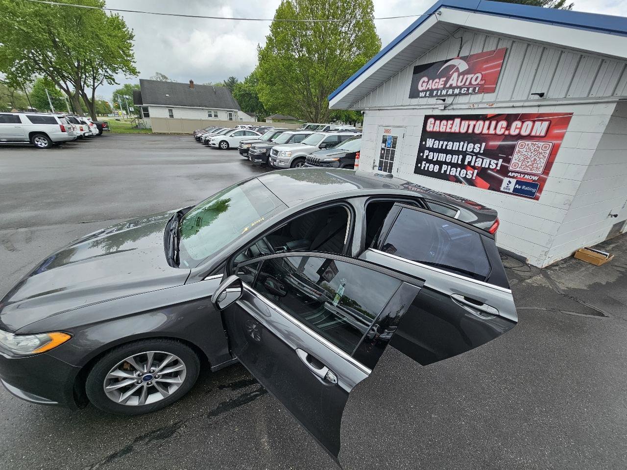 Used 2017 Ford Fusion SE FWD image 25