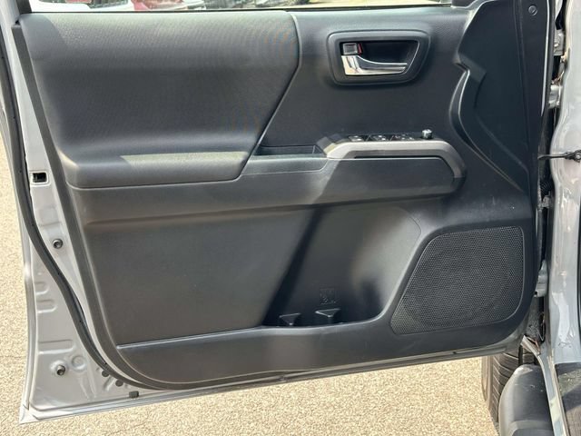 Used 2018 Toyota Tacoma TRD Sport AWD/4WD image 13