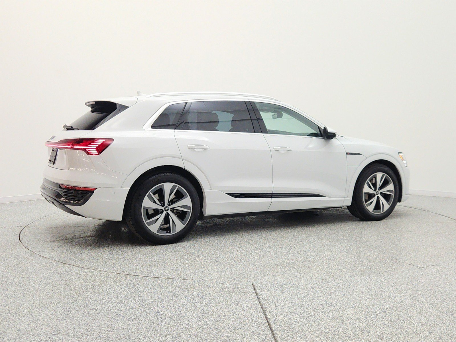Used 2024 Audi Q8 e-tron Premium Plus w/ Premium Plus Package AWD/4WD image 5