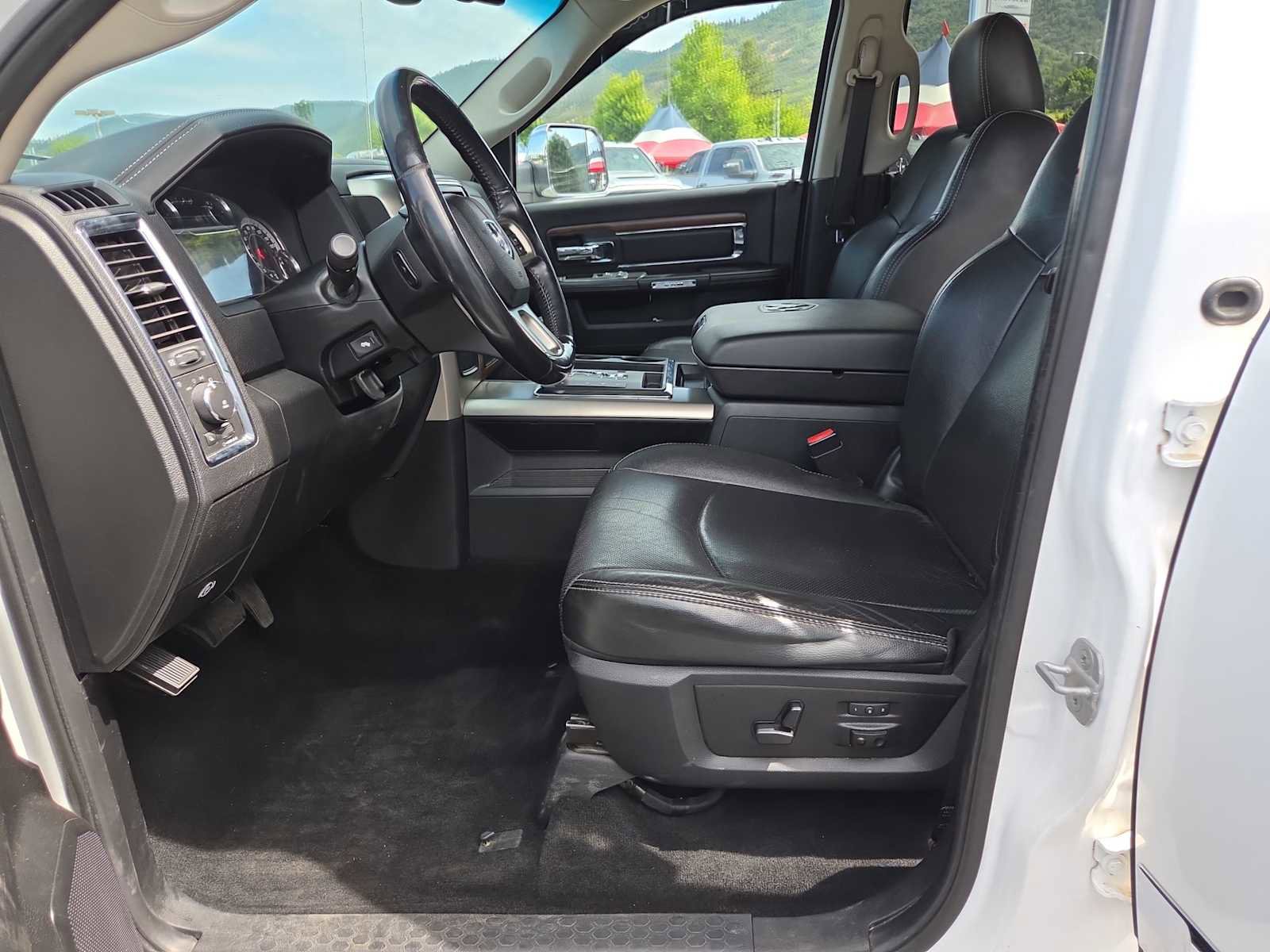 Used 2013 RAM 1500 Laramie w/ Convenience Group AWD/4WD image 19