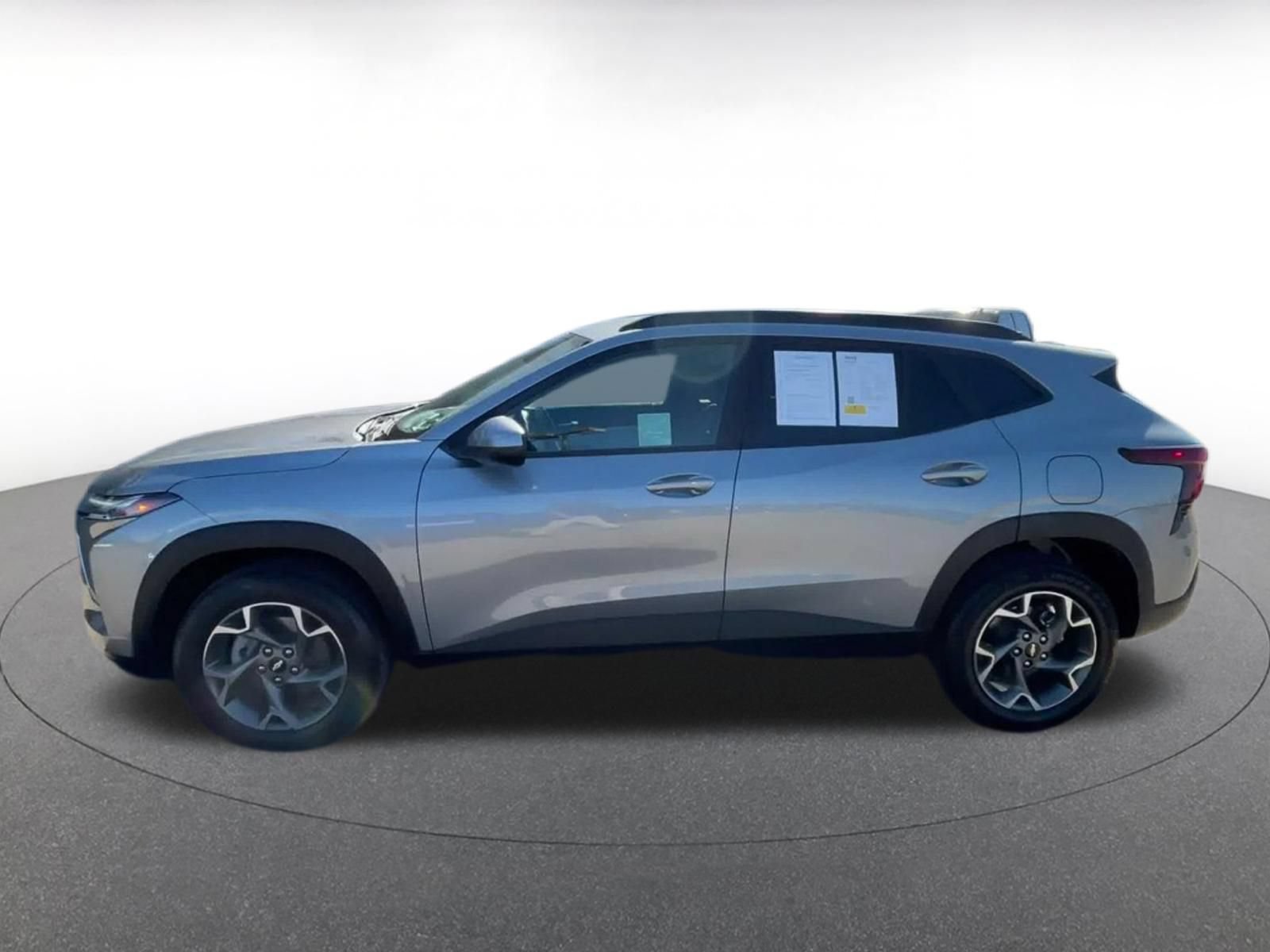 Used 2025 Chevrolet Trax LT w/ LT Convenience Package FWD image 7