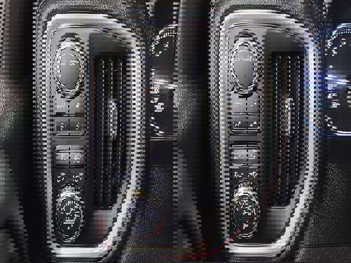 Used 2021 GMC Sierra 1500 SLT image 40