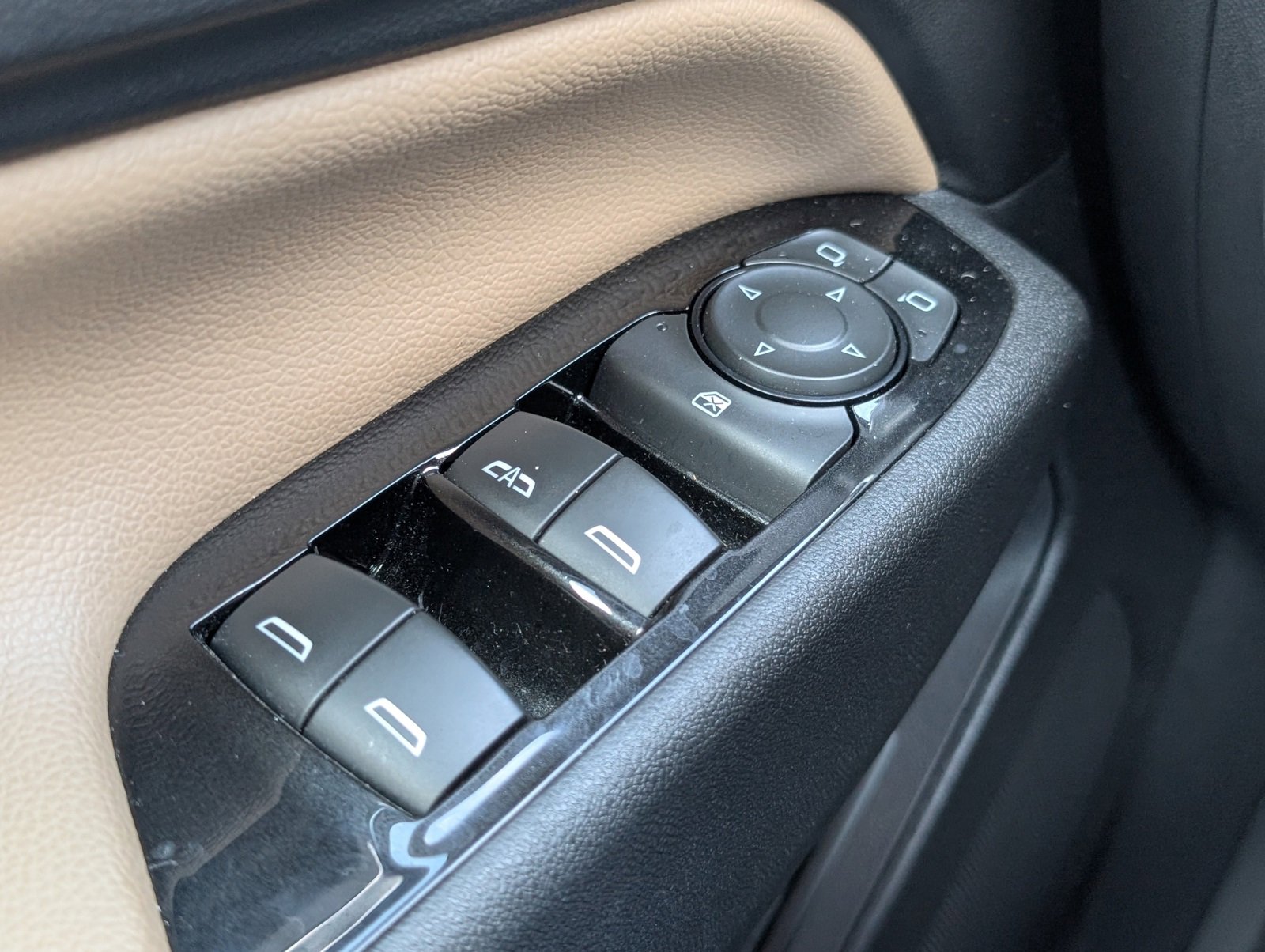 Used 2024 Chevrolet Equinox Premier image 17