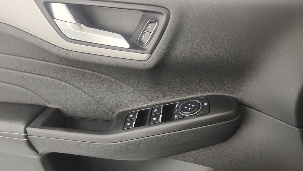 Used 2022 Ford Escape SEL image 16