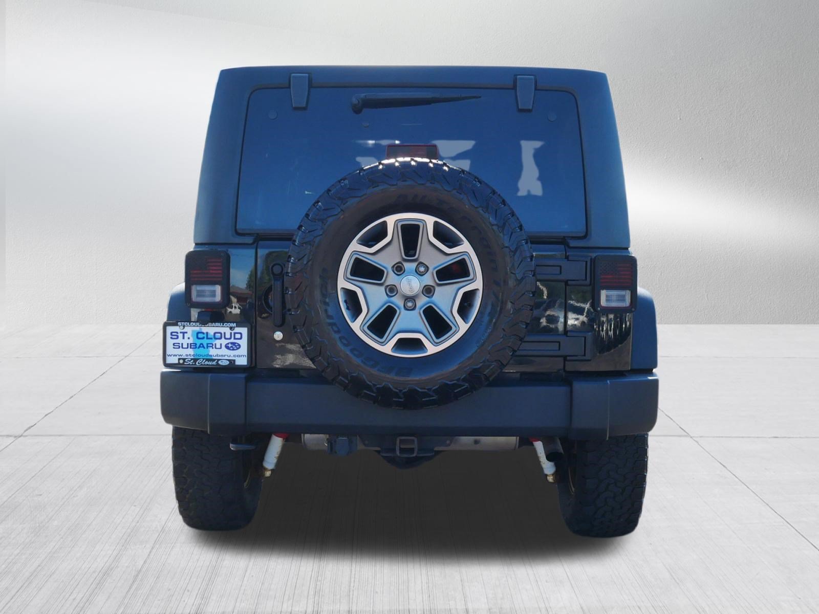Used 2015 Jeep Wrangler Unlimited Rubicon w/ Connectivity Group AWD/4WD image 6