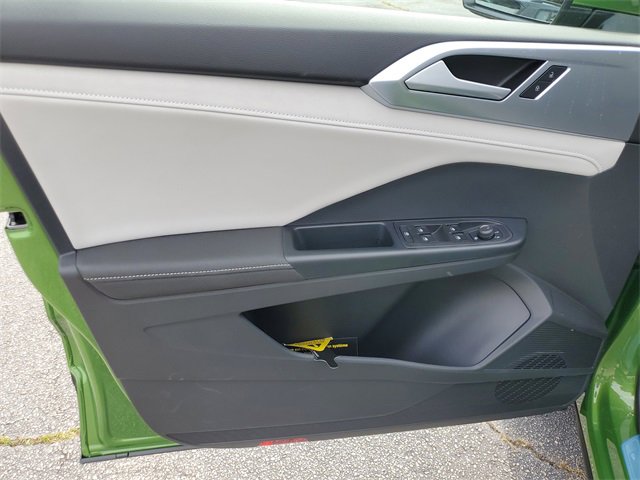 New 2025 Volkswagen Taos SE image 21