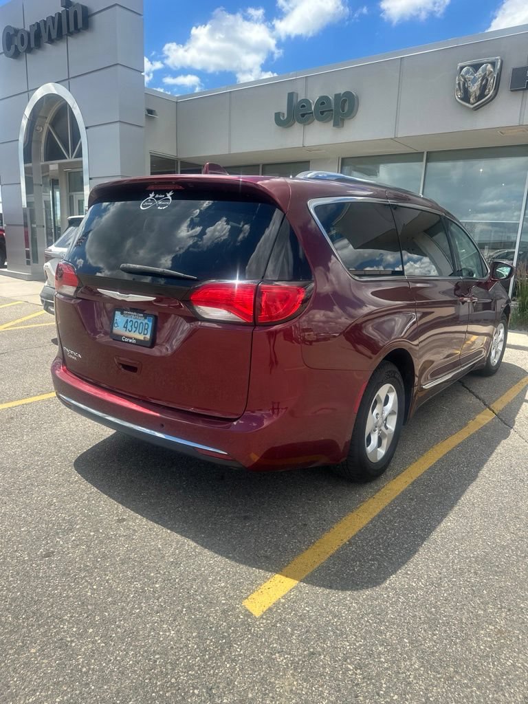 Used 2017 Chrysler Pacifica Touring-L Plus FWD video 2