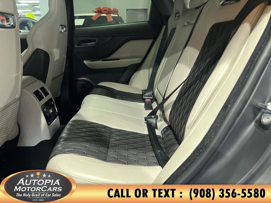 Used 2020 Jaguar F-PACE SVR image 18