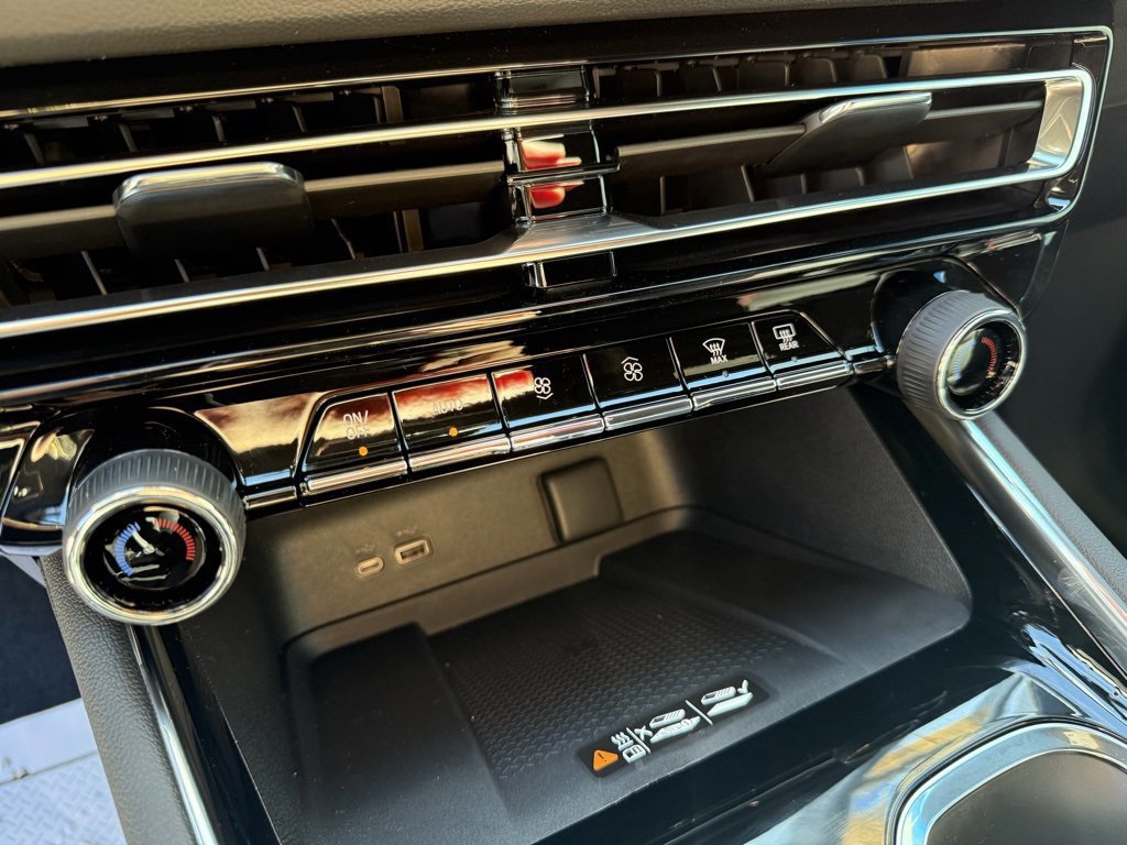 New 2026 Chevrolet Traverse RS w/ LPO, Floor Liner Package image 33