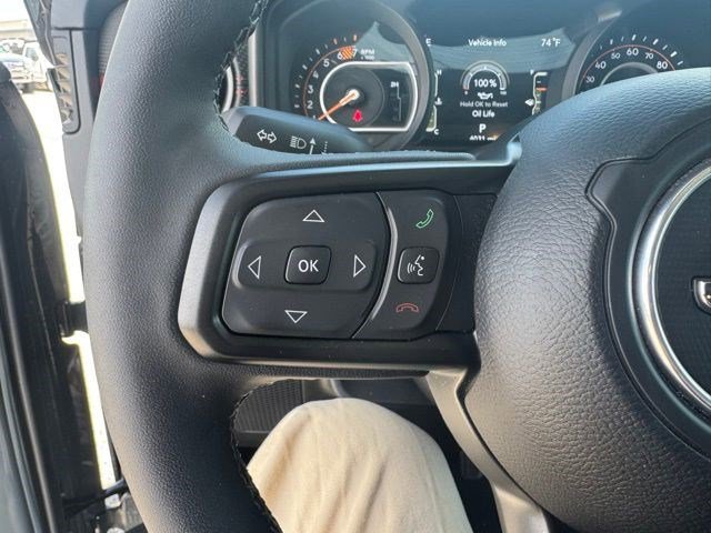 Used 2025 Jeep Wrangler Unlimited Rubicon AWD/4WD image 14