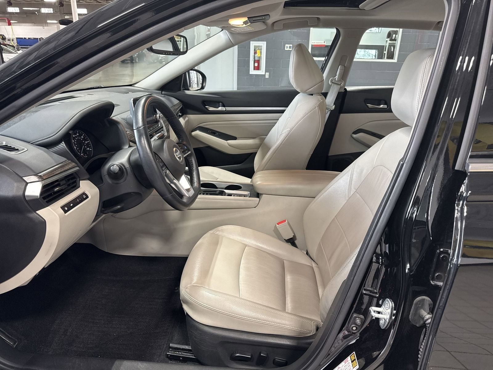Certified 2019 Nissan Altima 2.5 Platinum AWD/4WD image 11