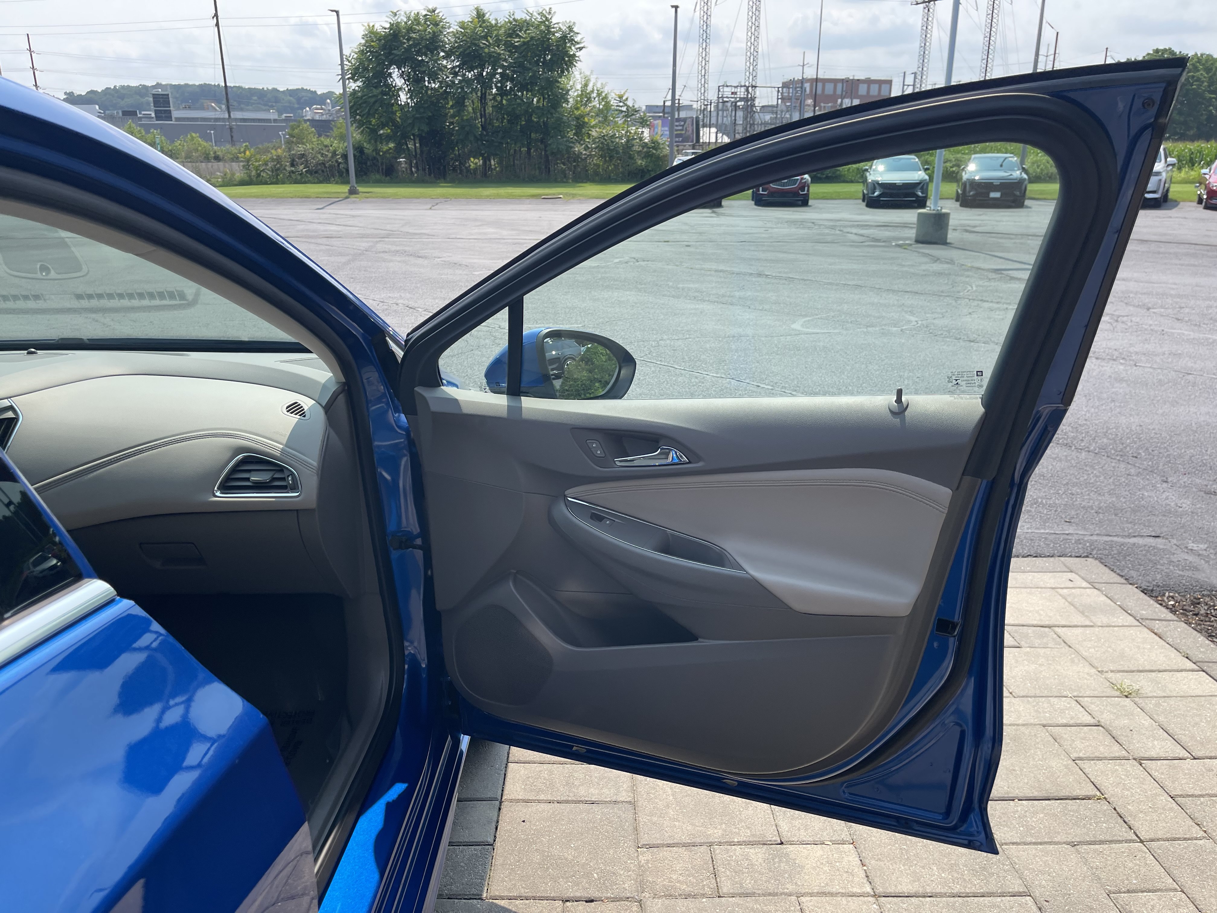 Used 2017 Chevrolet Cruze Premier w/ RS Package FWD image 18