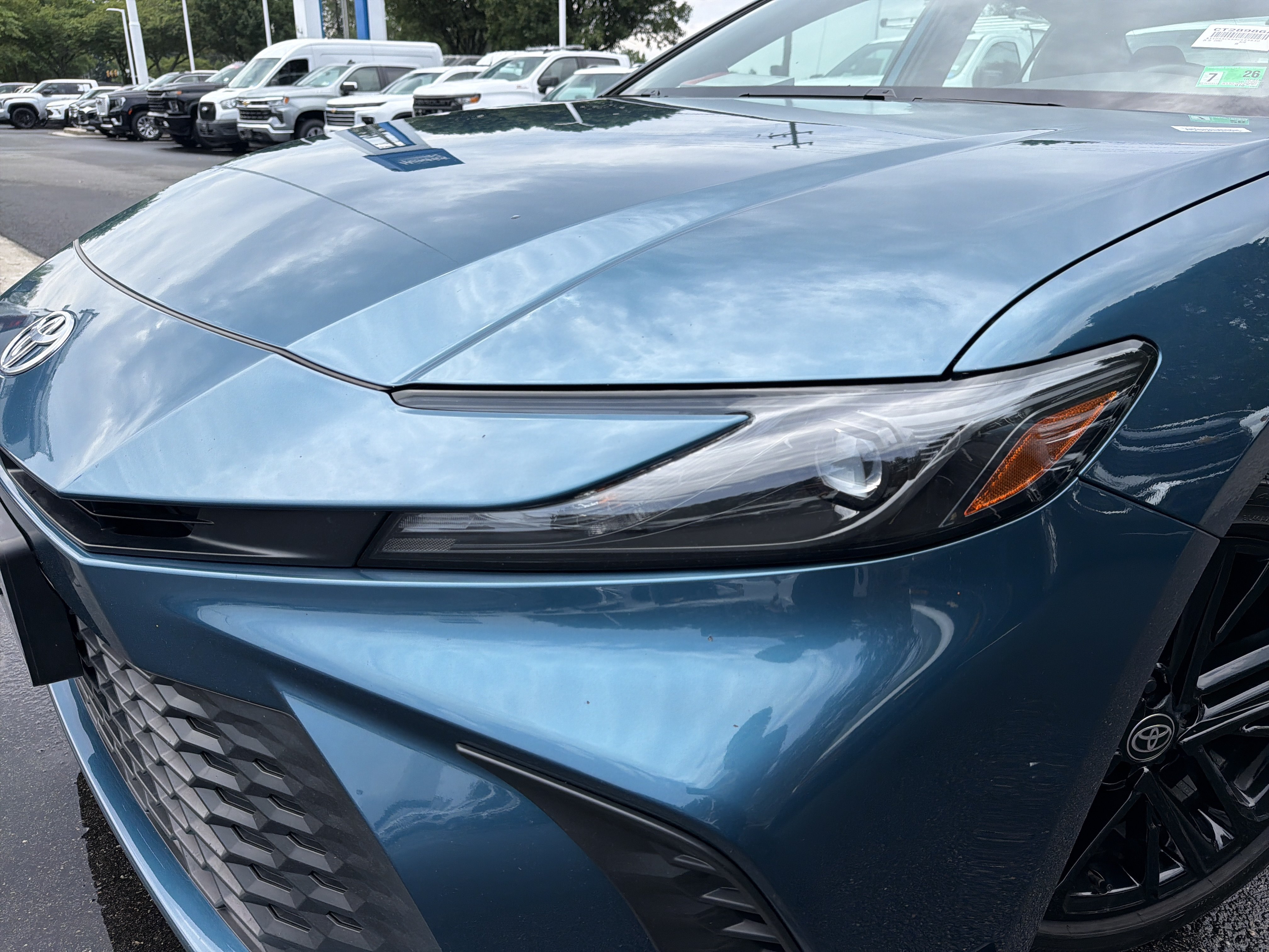 Used 2025 Toyota Camry SE FWD image 6