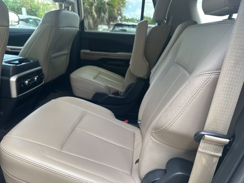 Used 2024 Ford Expedition Max XLT image 7