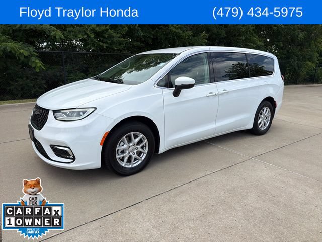Used 2023 Chrysler Pacifica Touring-L FWD image 1