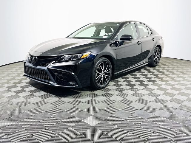 Used 2024 Toyota Camry SE w/ Cold Weather Package AWD/4WD image 4