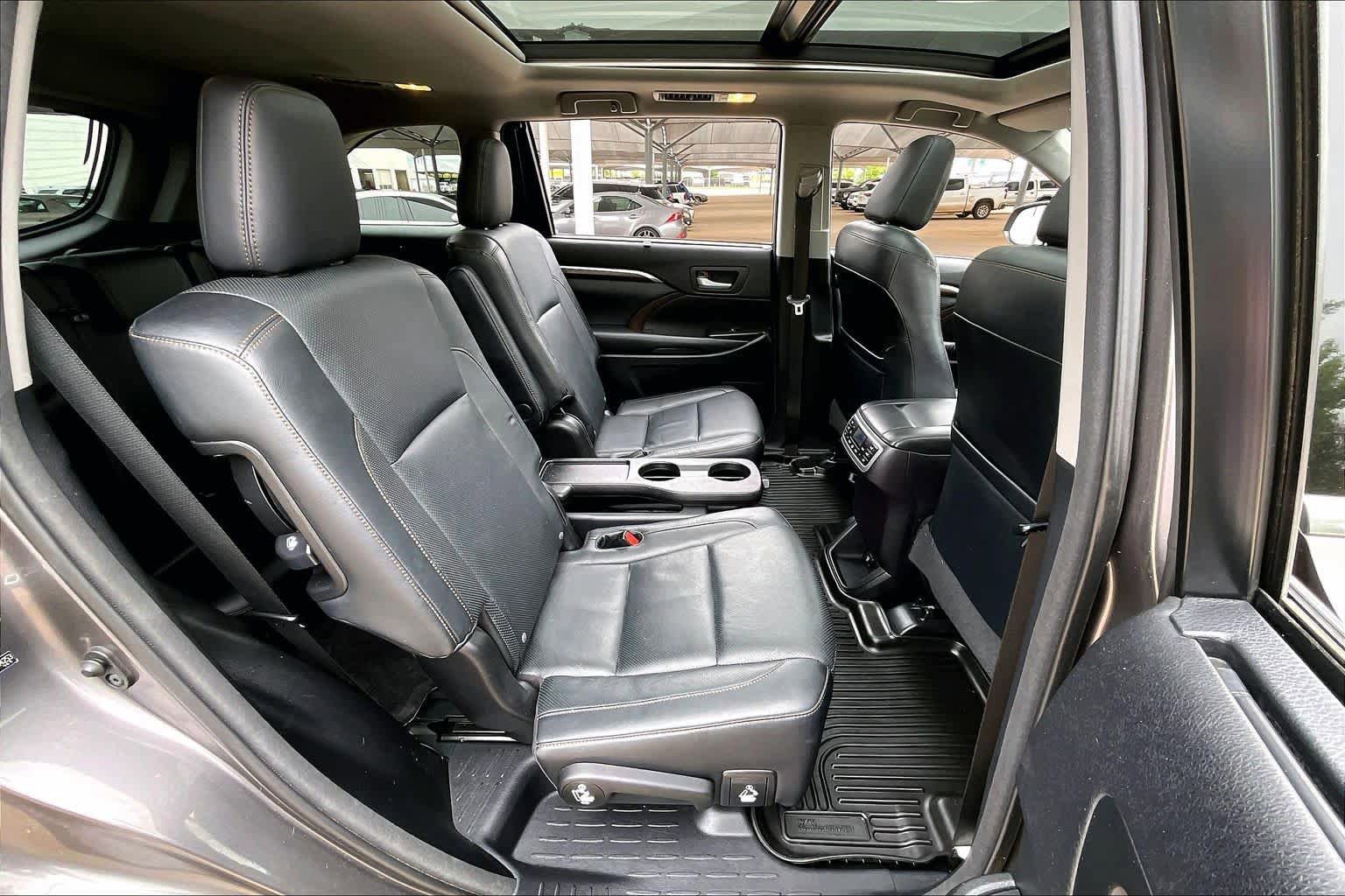 Used 2014 Toyota Highlander Limited Platinum AWD/4WD image 19