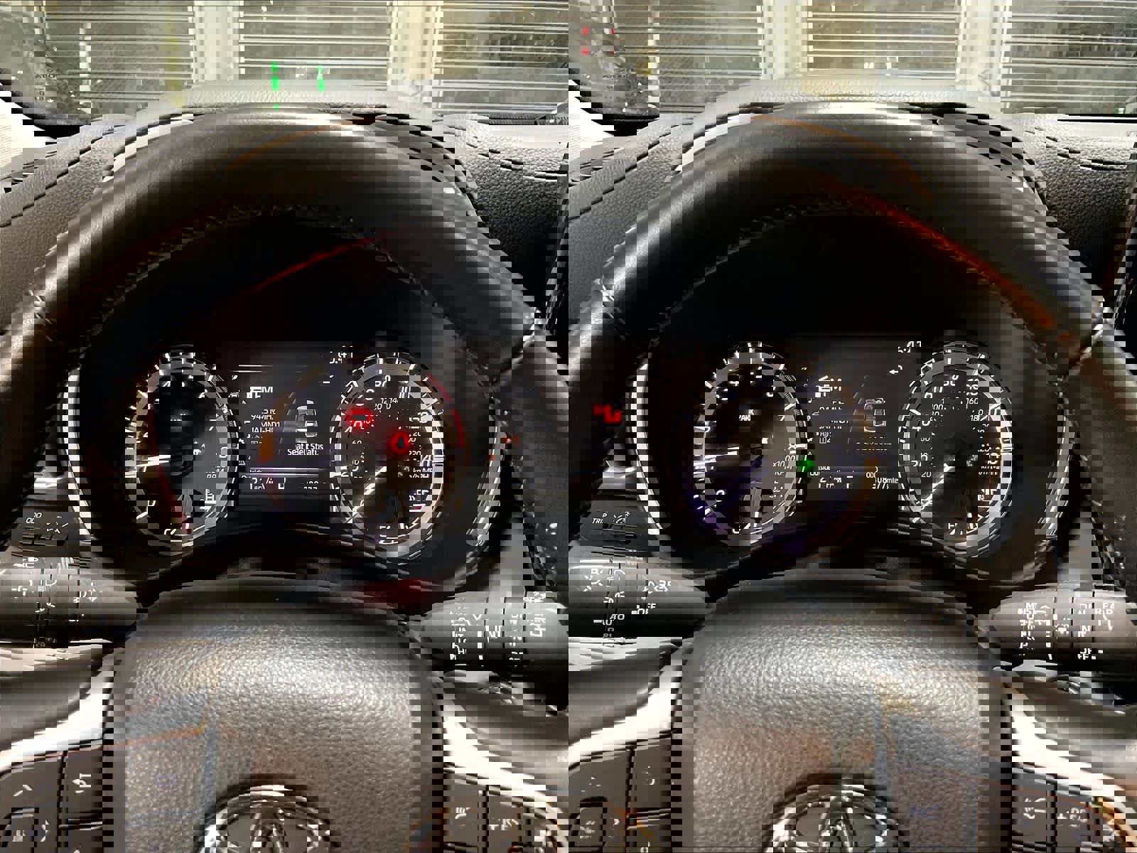 Used 2023 Toyota Highlander XLE image 39