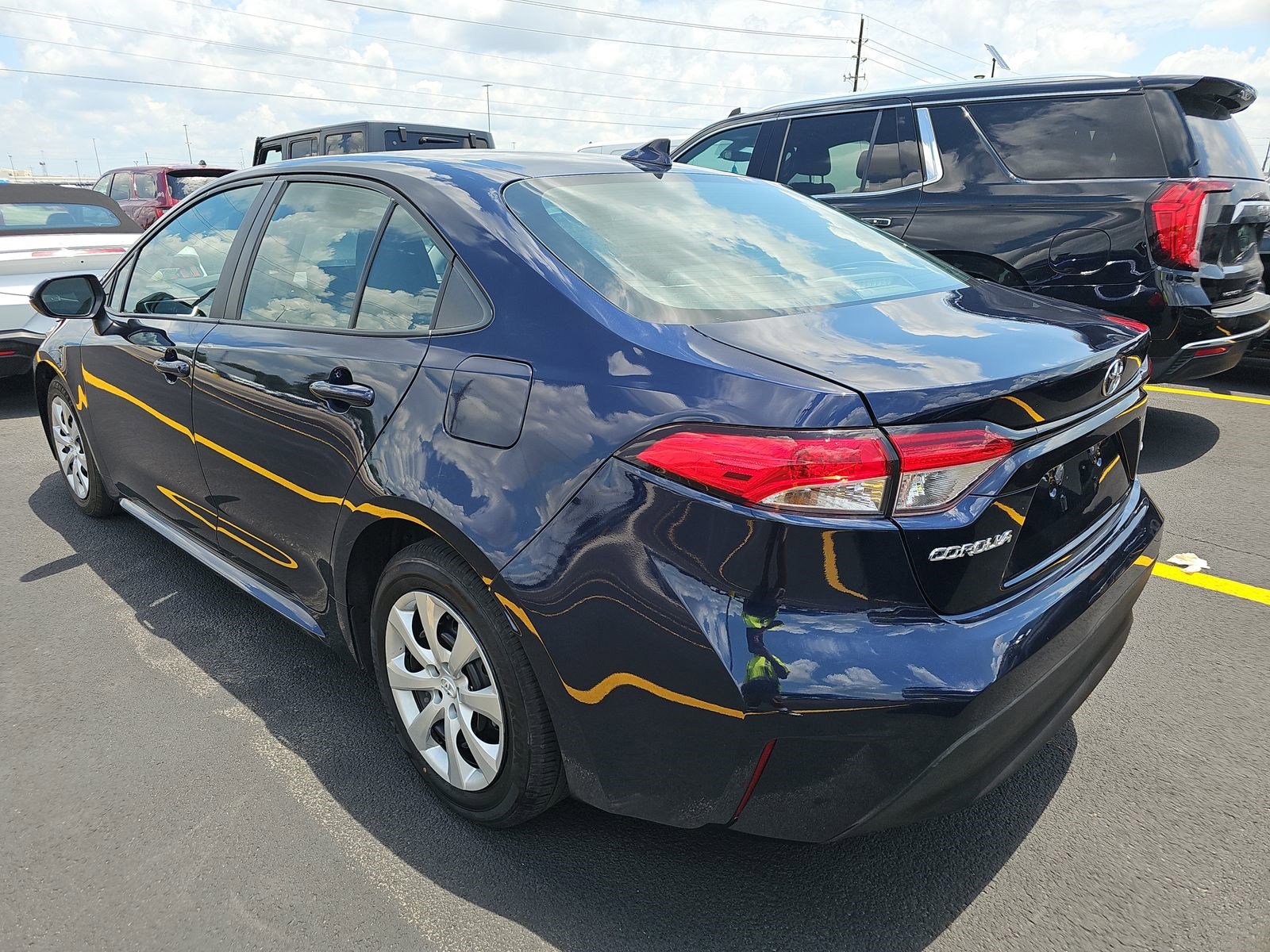 Used 2023 Toyota Corolla LE FWD image 8