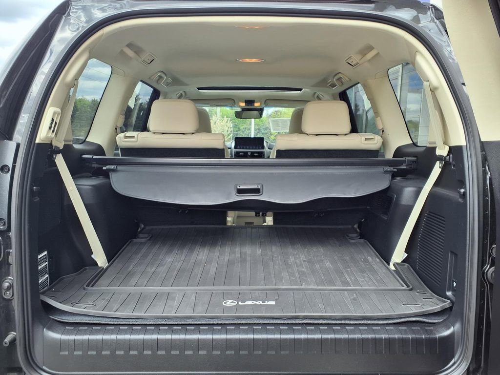 Used 2023 Lexus GX 460 Premium w/ Accessory Package AWD/4WD image 26