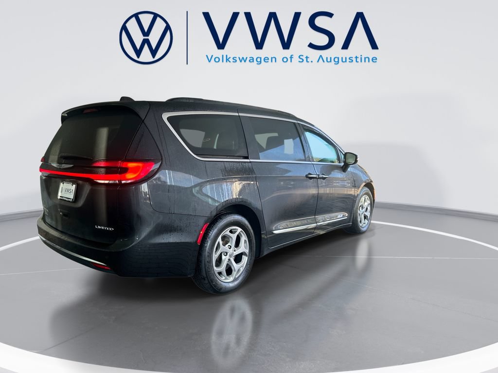 Used 2023 Chrysler Pacifica Limited FWD image 7