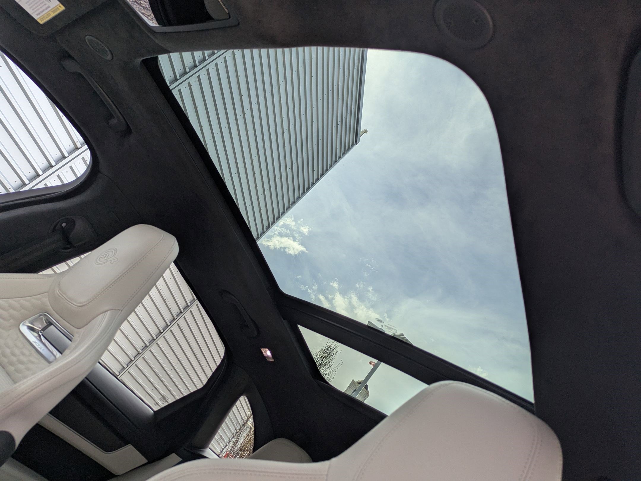 Used 2023 Jaguar F-PACE SVR image 26