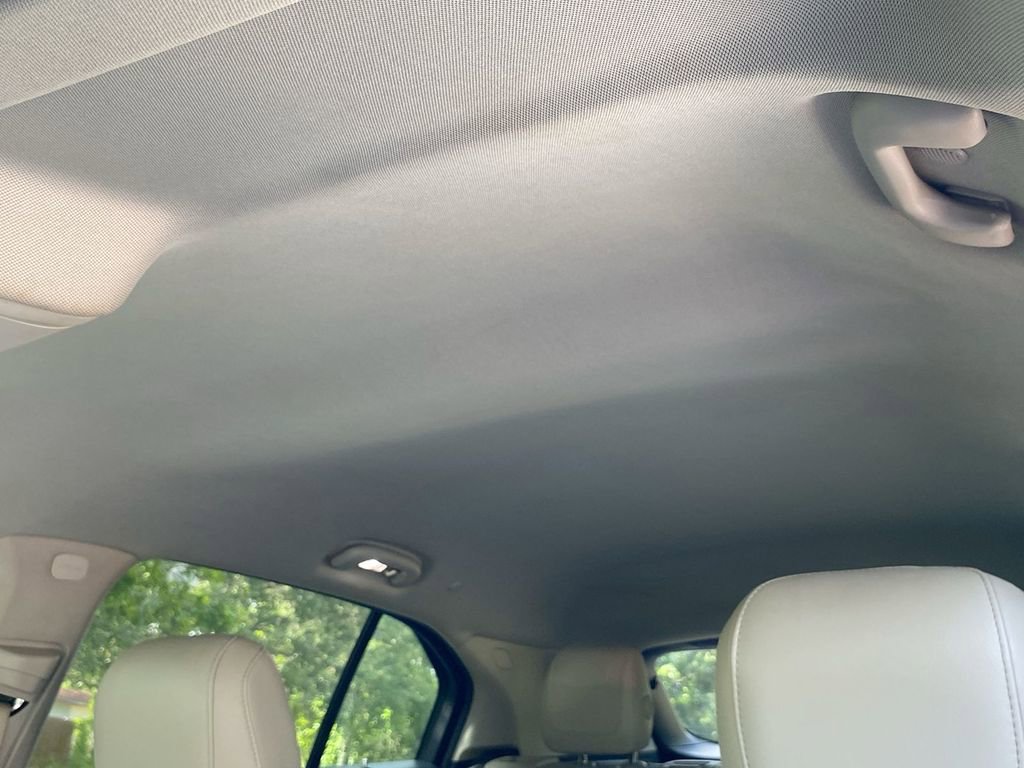 Used 2023 Cadillac XT4 Luxury w/ Cold Weather Package image 12