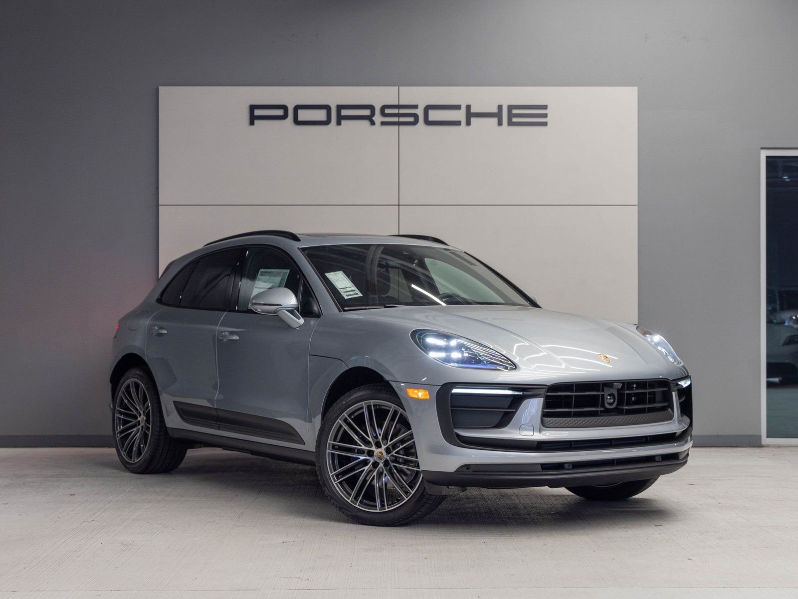 Certified 2026 Porsche Macan image 9