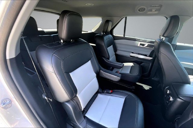 Used 2023 Ford Explorer XLT w/ Equipment Group 202A AWD/4WD image 25