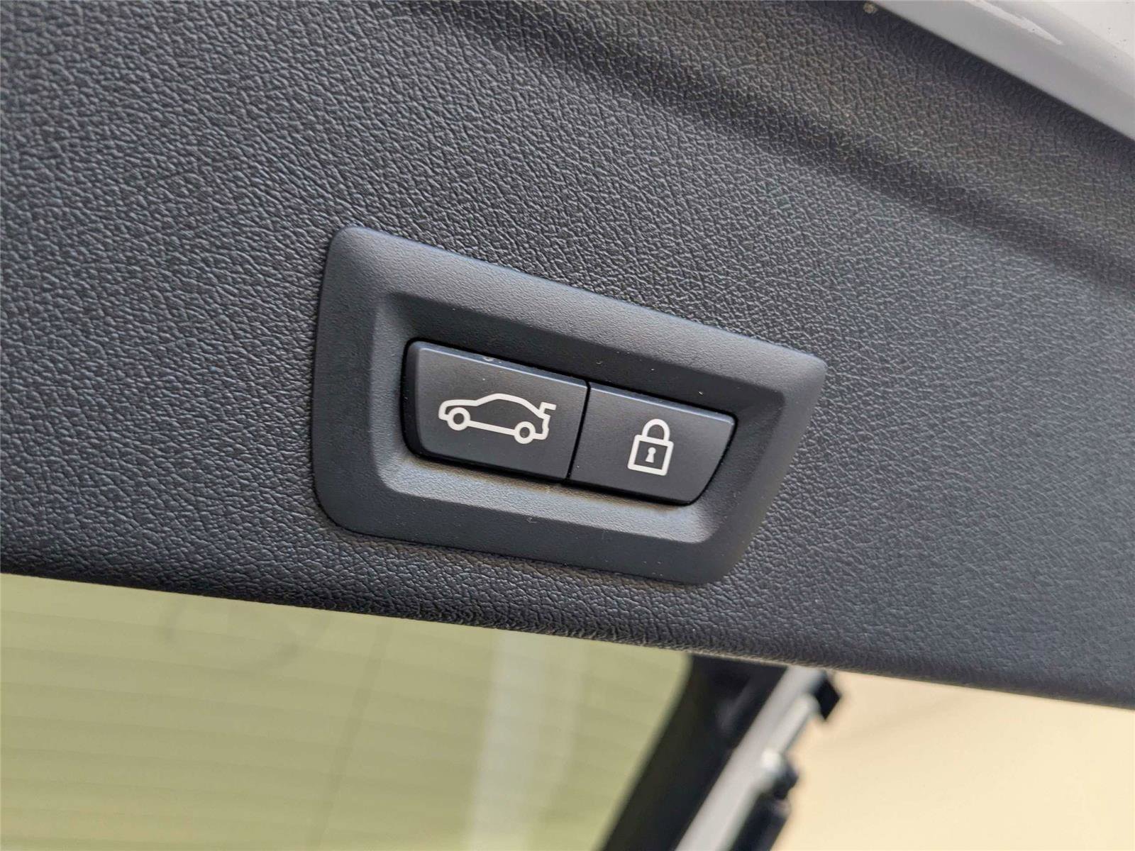 Used 2020 BMW X6 sDrive40i w/ M Sport Package image 11