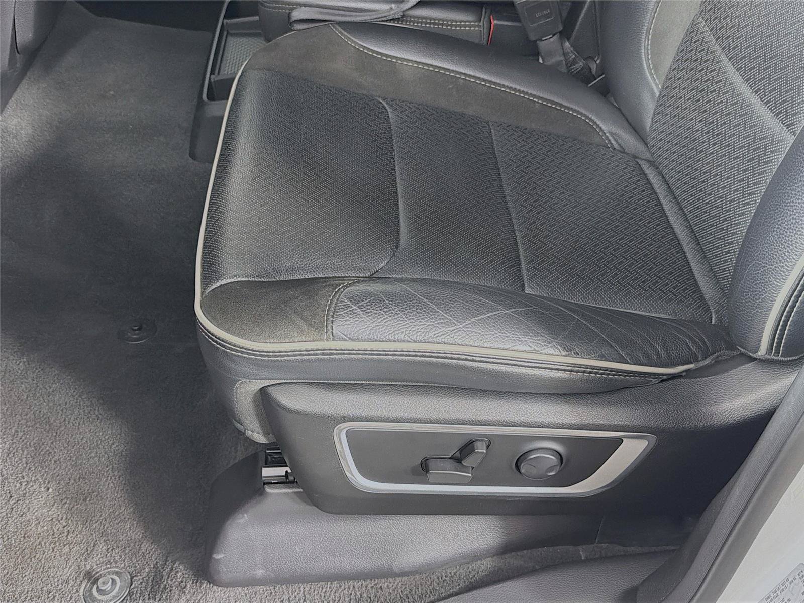 Used 2023 RAM 1500 Laramie AWD/4WD image 15