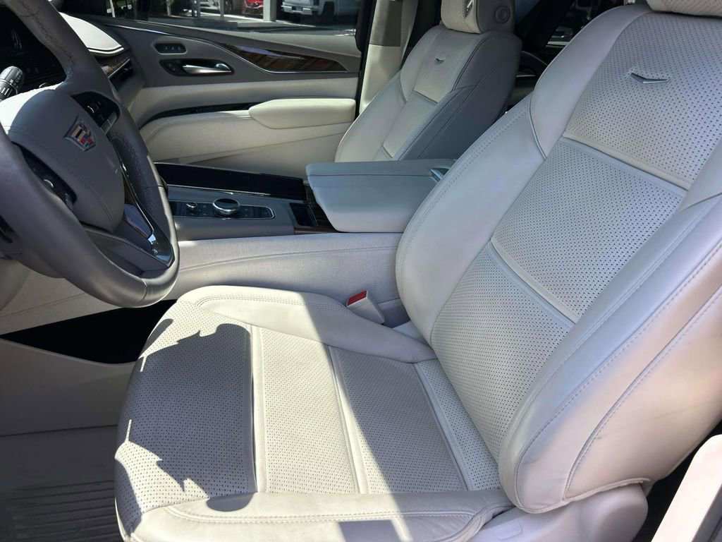 Certified 2023 Cadillac Escalade Sport Platinum w/ Heavy-Duty Trailer Package AWD/4WD image 30