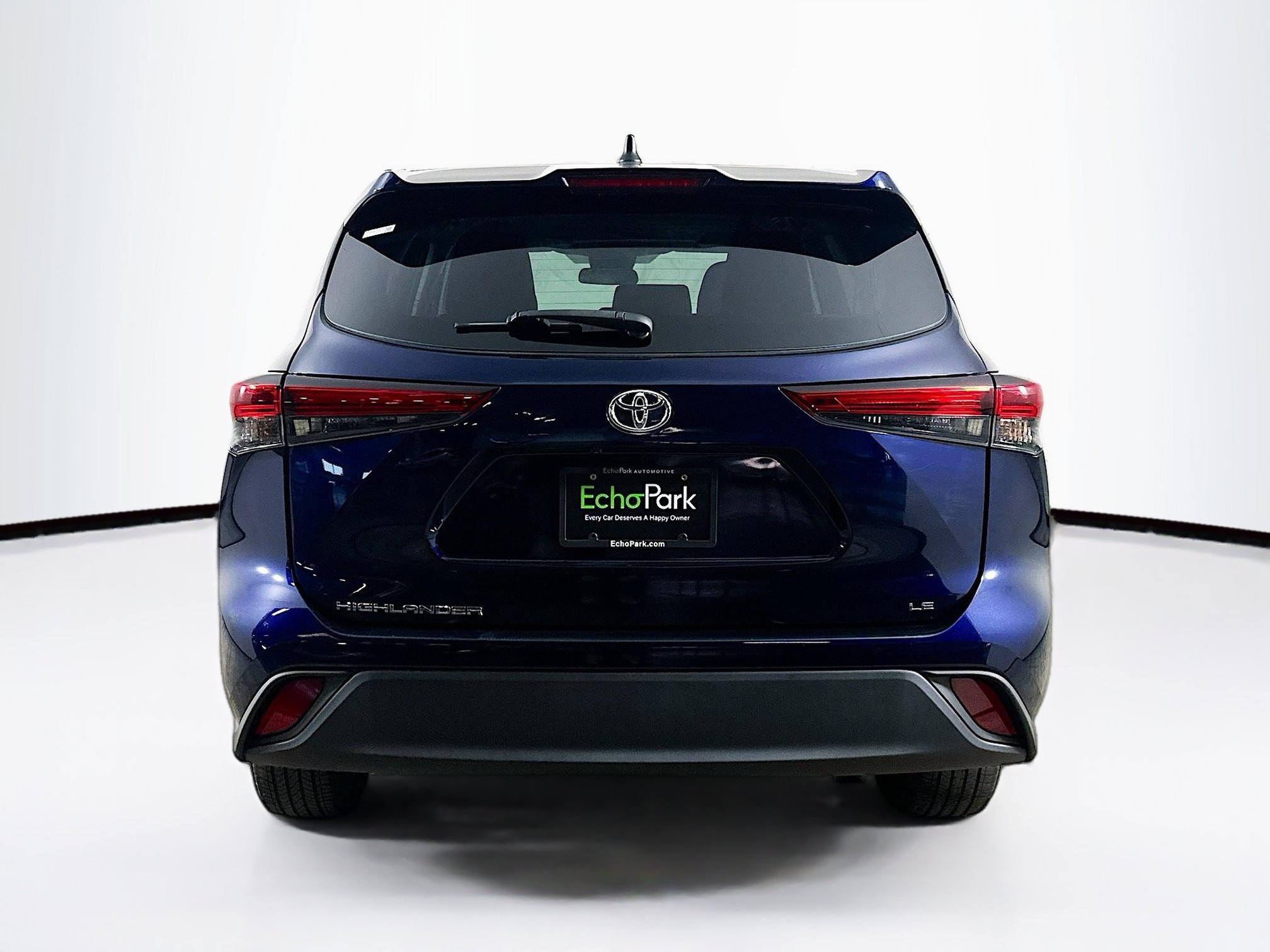 Used 2022 Toyota Highlander LE FWD image 7