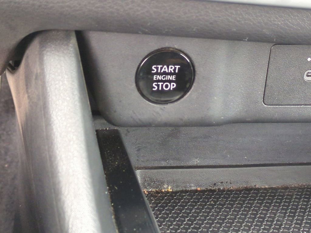 Used 2025 Nissan Rogue SV image 16