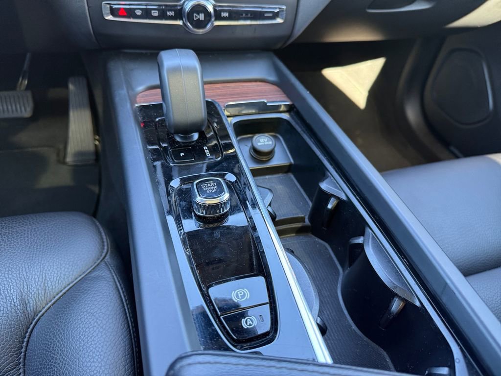 Used 2024 Volvo XC60 B5 Plus image 14