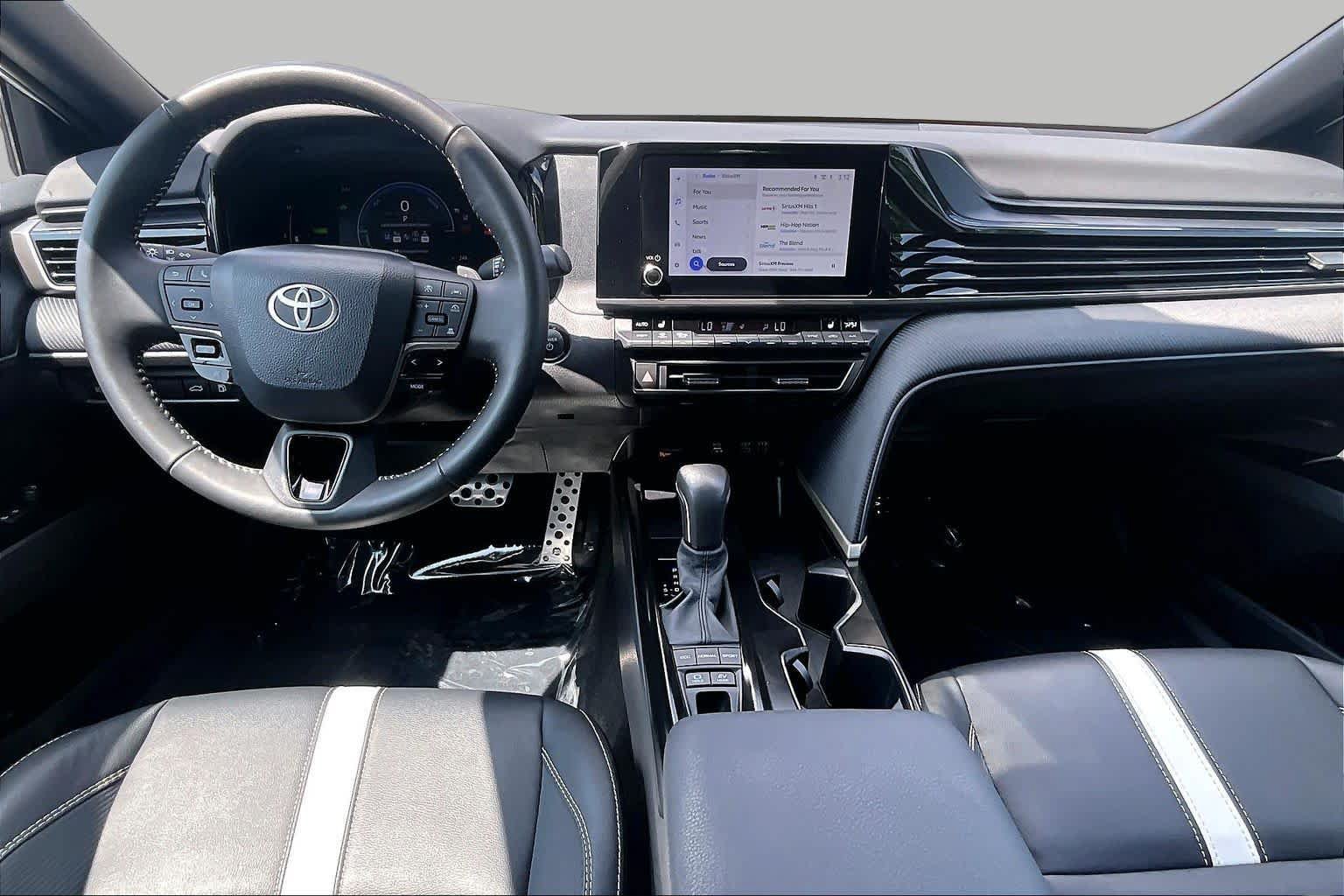 Used 2026 Toyota Camry Hybrid w/ Convenience Package FWD image 16