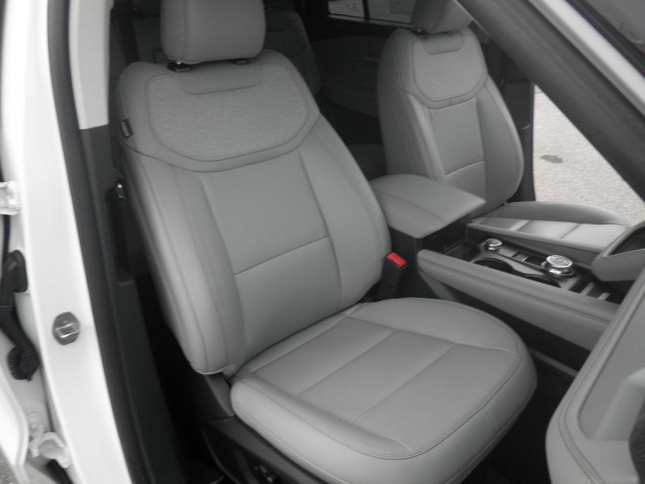 Certified 2025 Ford Explorer Active w/ Active Comfort Package image 25