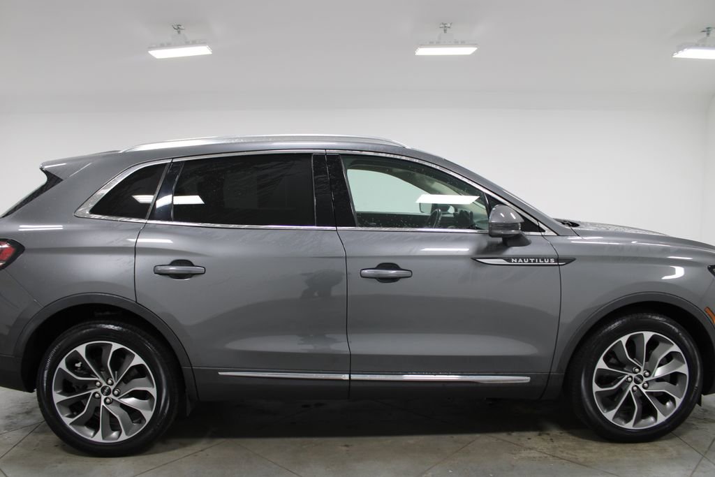 Used 2023 Lincoln Nautilus Reserve w/ Equipment Group 201A image 11