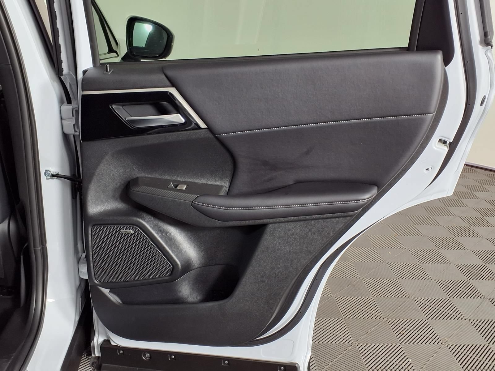 New 2026 Mitsubishi Outlander AWD image 10