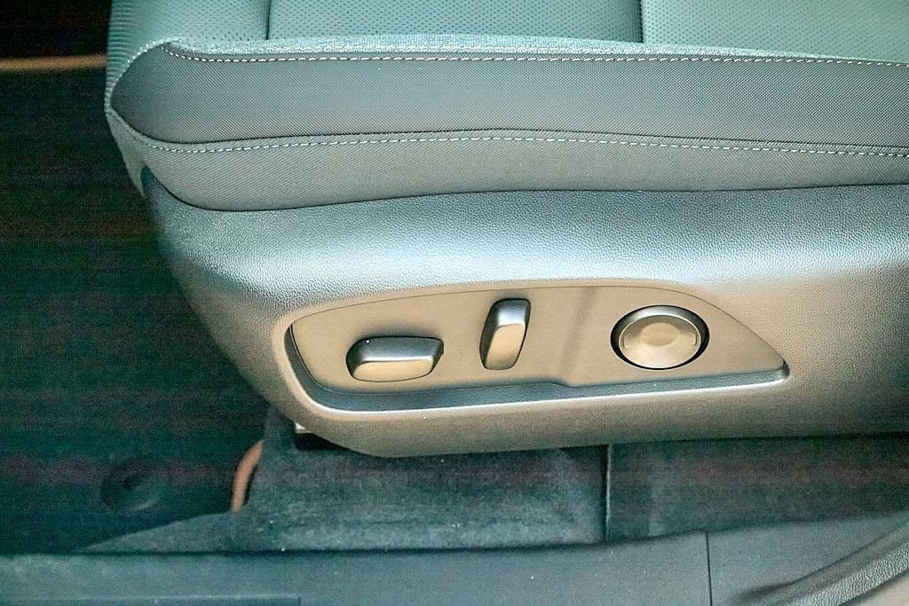 New 2027 GMC Terrain AT4 w/ Technology Package II AWD/4WD image 25