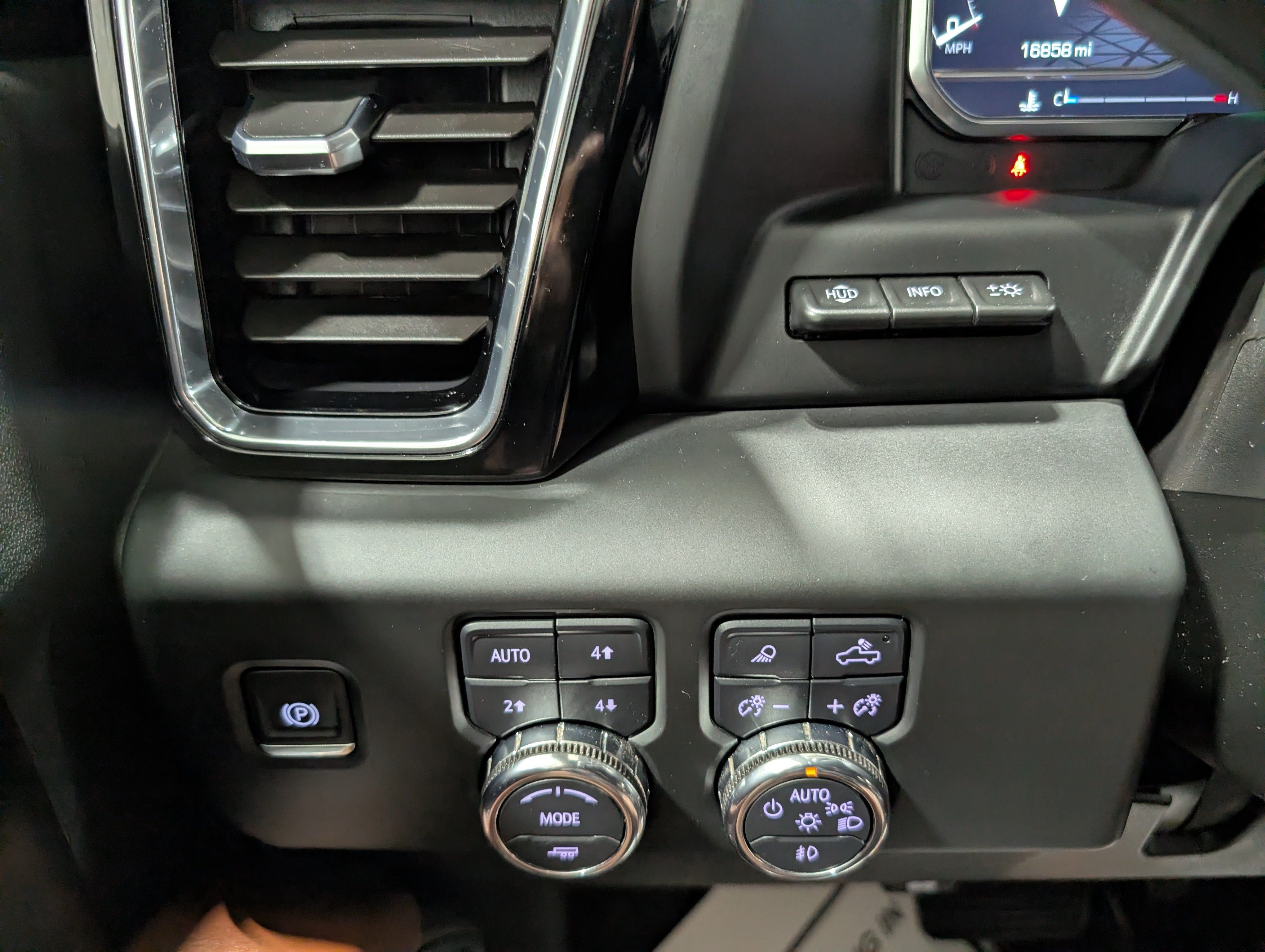 Used 2024 GMC Sierra 3500 Denali Ultimate AWD/4WD image 23