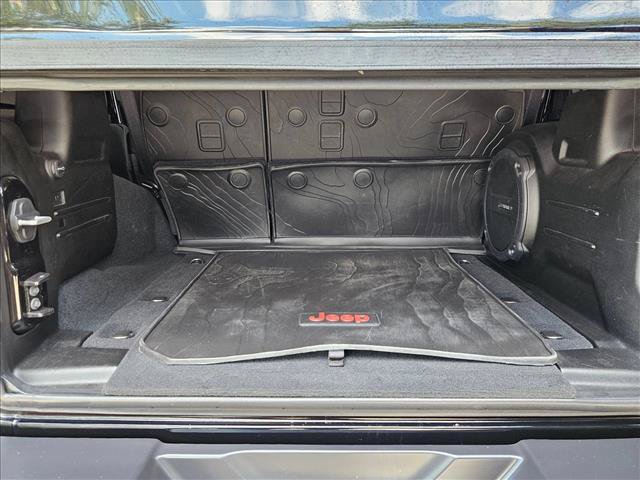 Used 2022 Jeep Wrangler Unlimited Rubicon w/ Cold Weather Group AWD/4WD image 6