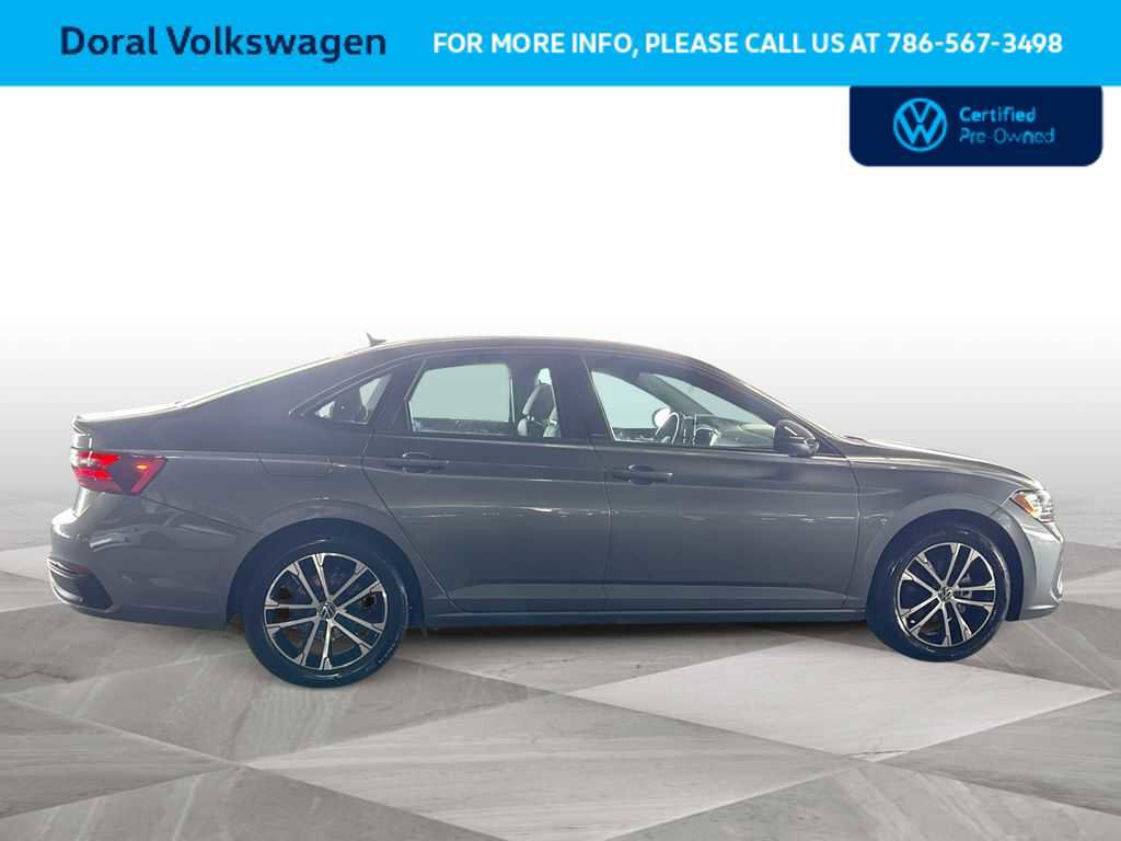 Certified 2023 Volkswagen Jetta Sport image 9