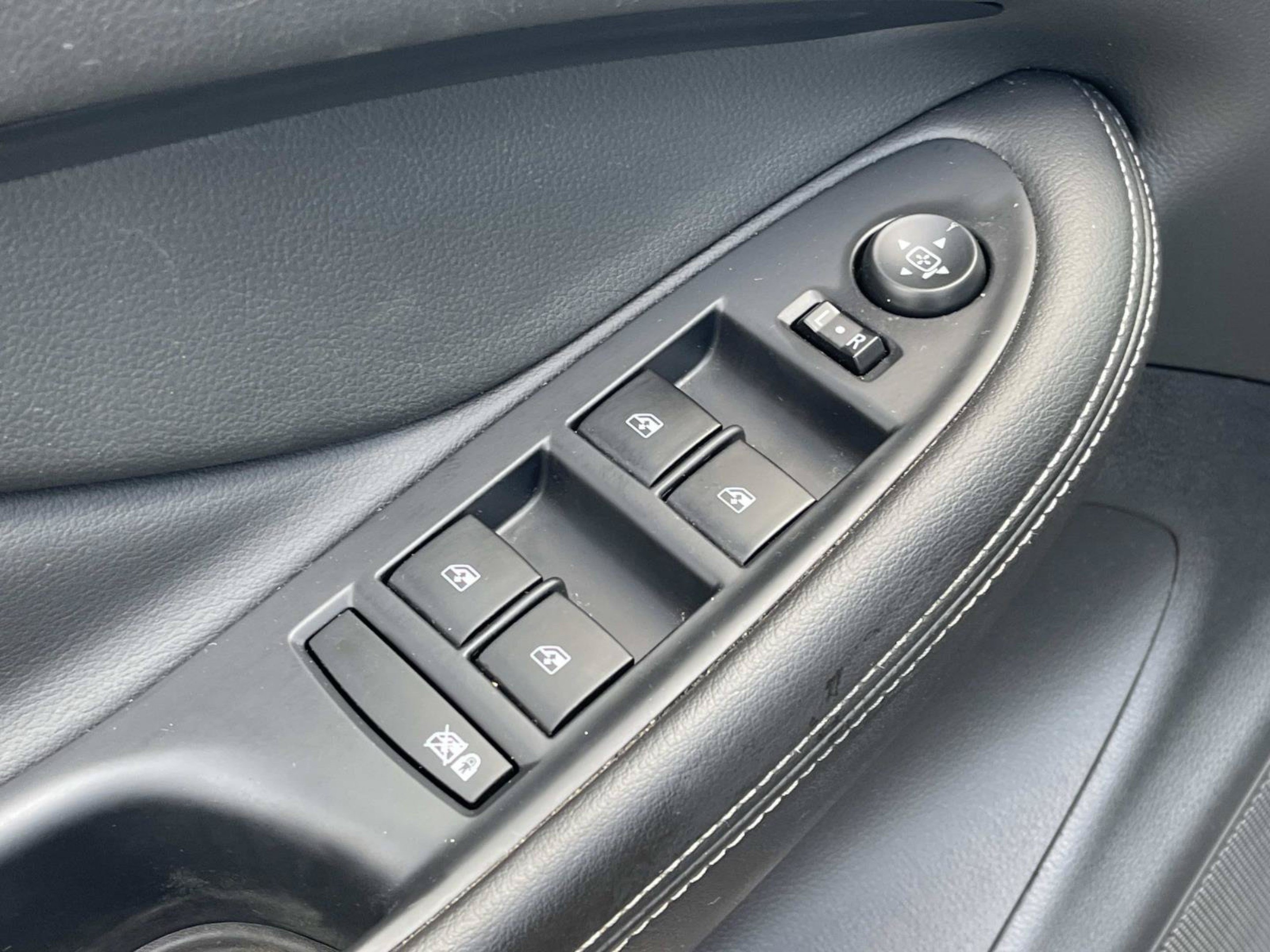 Used 2020 Buick Envision Essence FWD image 26