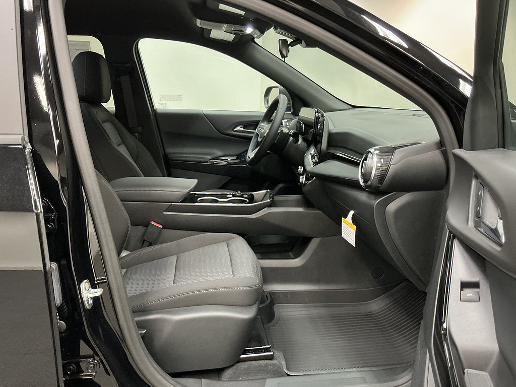 New 2027 Chevrolet Equinox LT w/ LPO, Floor Liner Package AWD/4WD image 27
