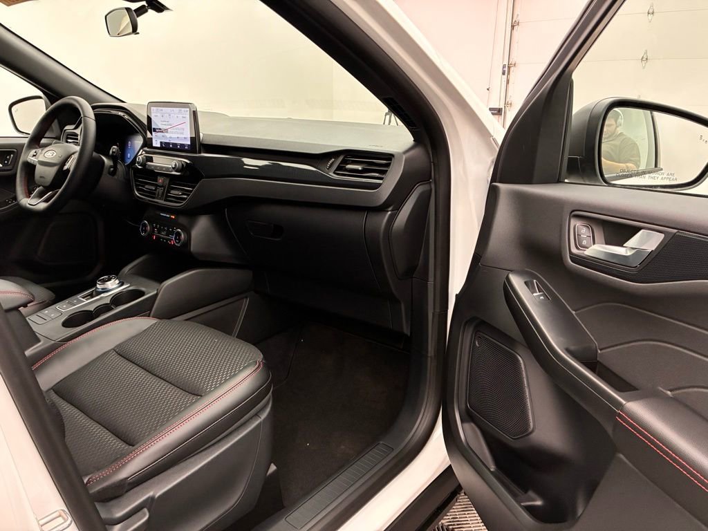 New 2026 Ford Escape ST-Line w/ Cold Weather Package image 25